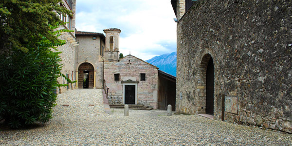 Il piccolo villaggio di San Giacomo a Gargnano